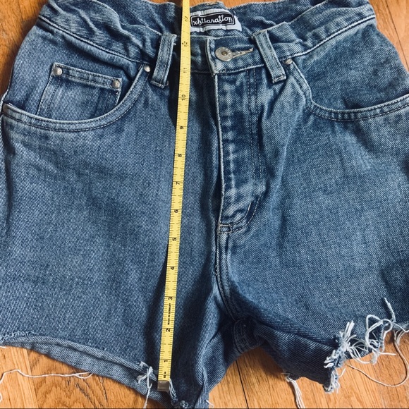 Vintage 90s High Rise Mom Fit Jean Shorts - Picture 4 of 4